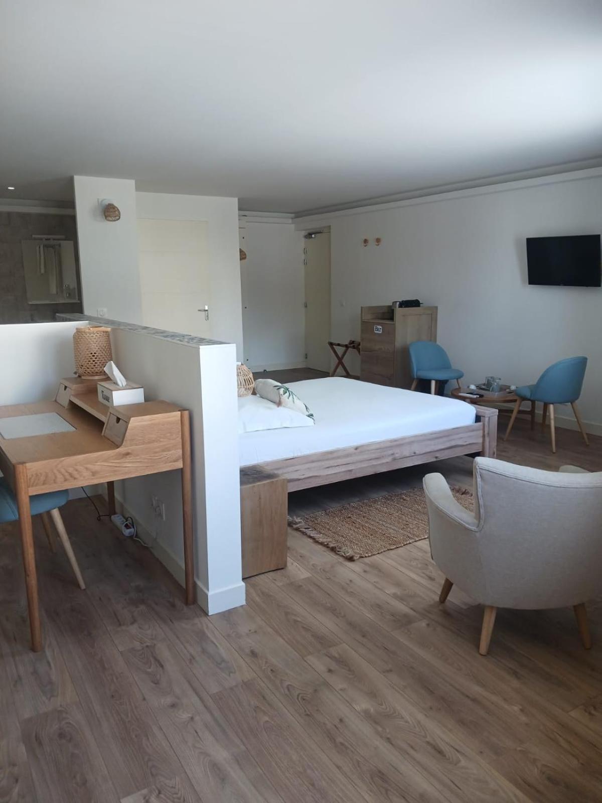 Cotinga Hotel Villars-les-Dombes Bagian luar foto