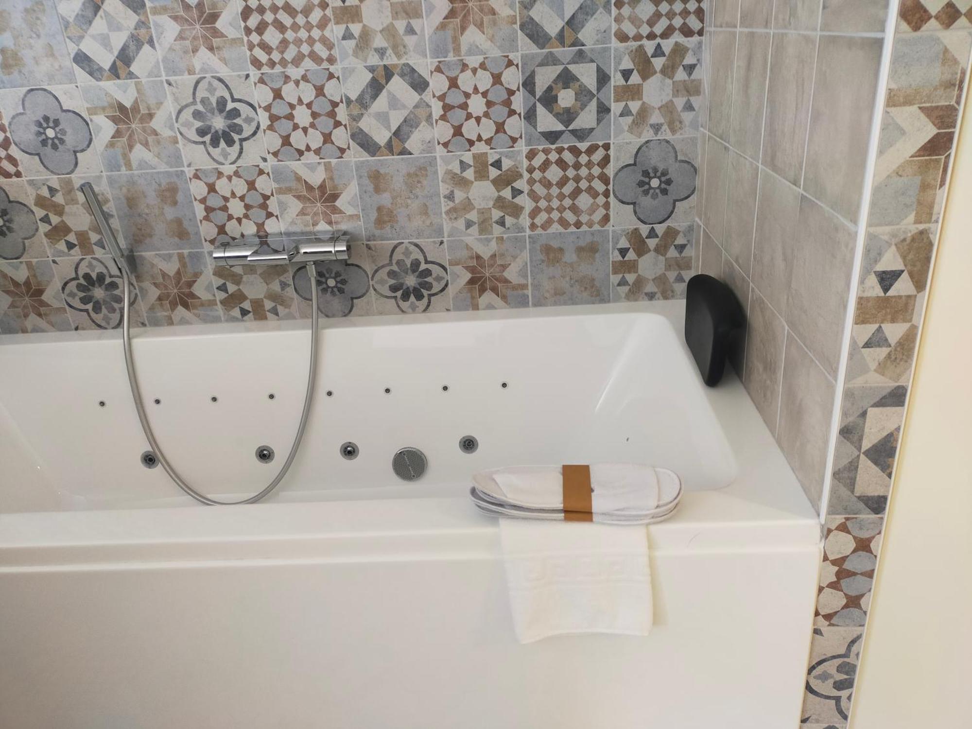 Cotinga Hotel Villars-les-Dombes Bagian luar foto