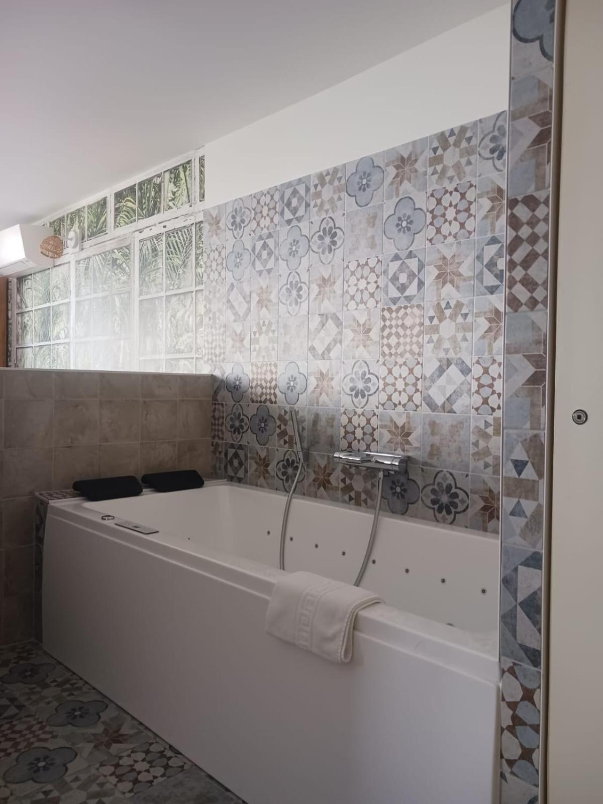 Cotinga Hotel Villars-les-Dombes Bagian luar foto